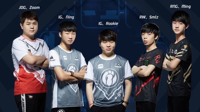 她更加重视 她更加重视